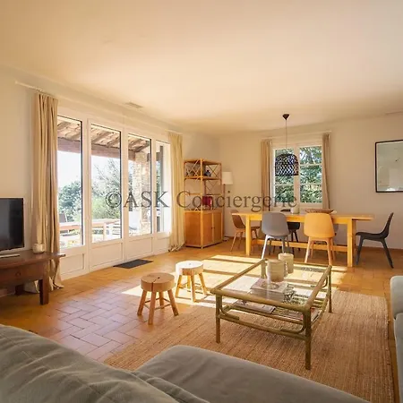 48, Sea View And Swimming Pool * Ла Круа-Вальме