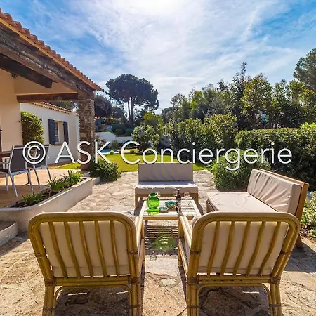 48, Sea View And Swimming Pool